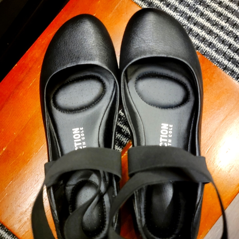 Kenneth Cole REACTION Pro-Time Women’s Elastic Crossed Ankle Strap Ballet Flats